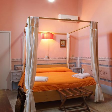 B&B Dimora Muzio And Restaurant Галиполи Стая снимка