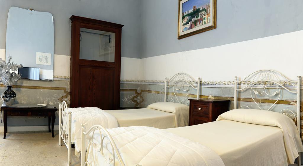 B&B Dimora Muzio And Restaurant Галиполи Стая снимка